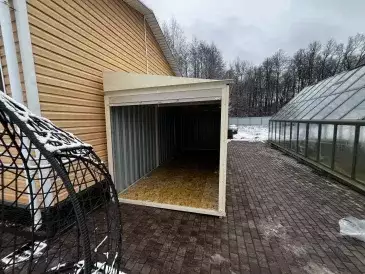 Хозблок для садовой техники, инвентаря и хозяйственных принадлежностей в цвете "слоновая кость" в дер. Крутицы, г. Калуга