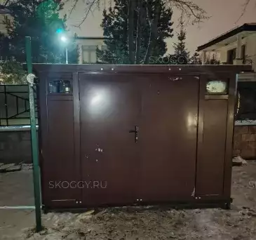 Люксовый хозблок для садовой техники и инвентаря в шоколадном цвете в дер. Славково, г.о. Истра, МО