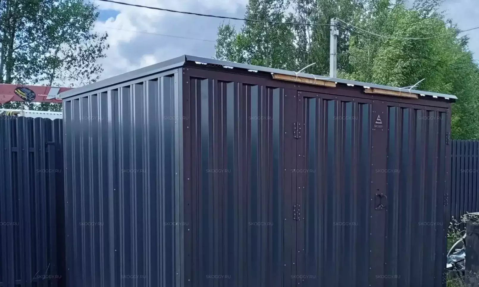 Прочный хозблок SKOGGY с боковыми воротами